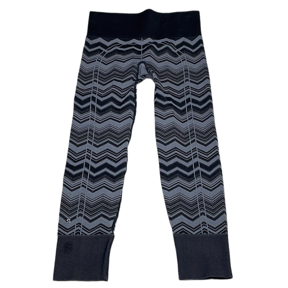 LULULEMON Athletica Leggings Ebb to Street Grey Chevron 7/8 Ankle Crop Size 6
